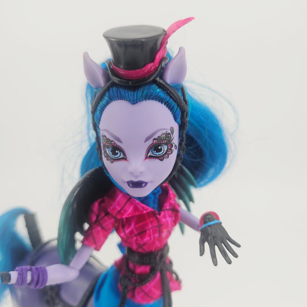 Monster High Freaky Fusion Avea Trotter Collectible Doll Hybrid G1 2013 Centaur - Picture 2 of 9
